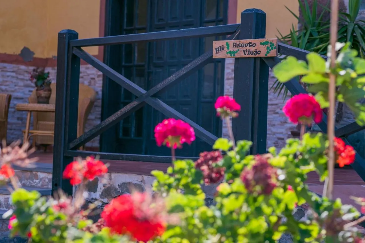 Hotel Rural Huerto Viejo Tesejerague Country house